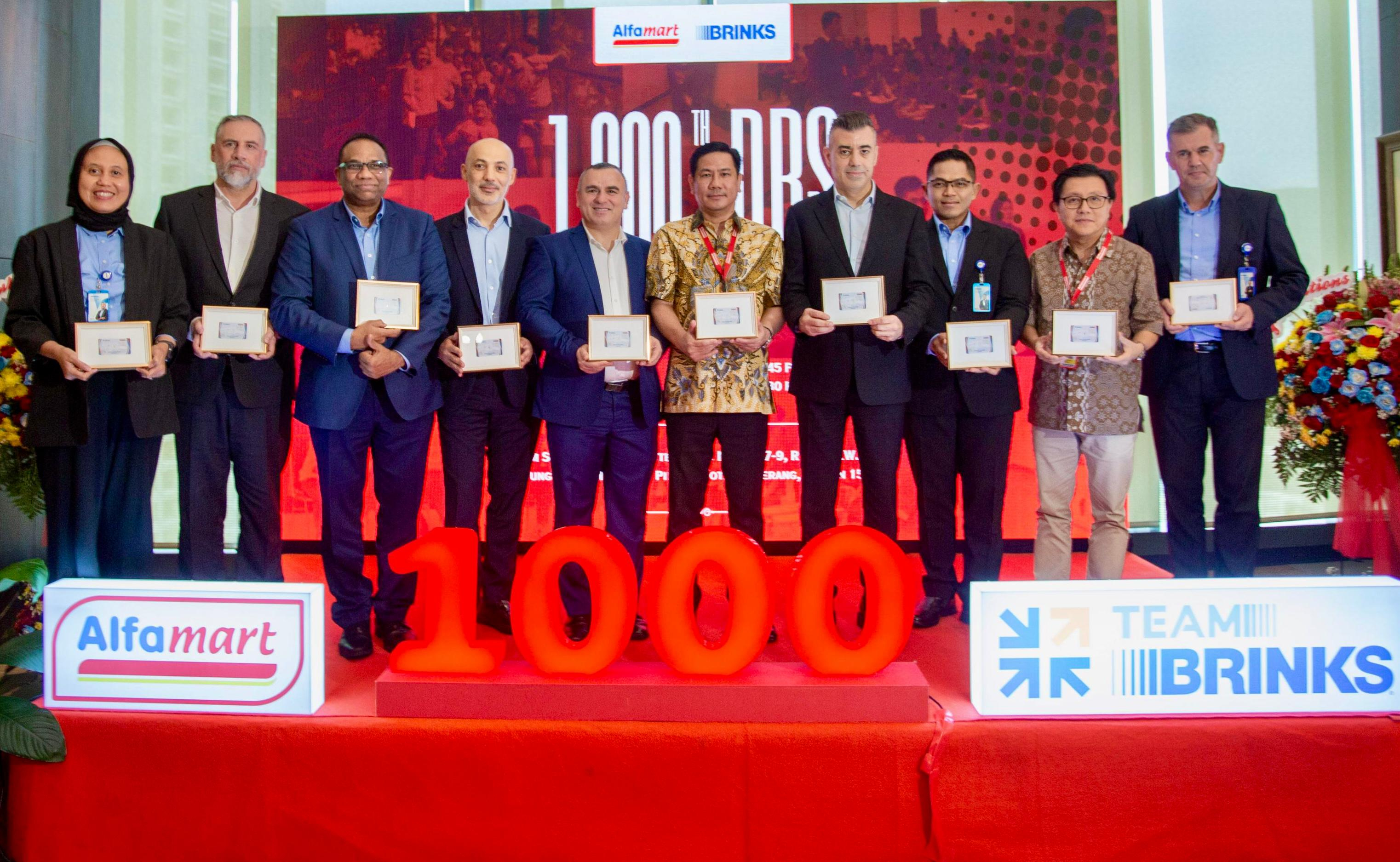 News Banner Brink’s Indonesia dan Alfamart Rayakan Pemasangan Mesin DRS ke-1.000