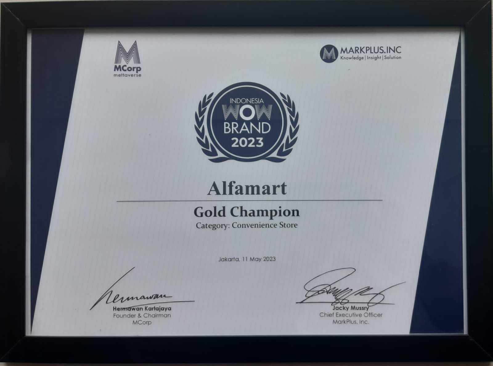 Image reward Indonesia WOW Brand 2023: Gold Champion Category Convenience Store dari Indonesia WOW Brand