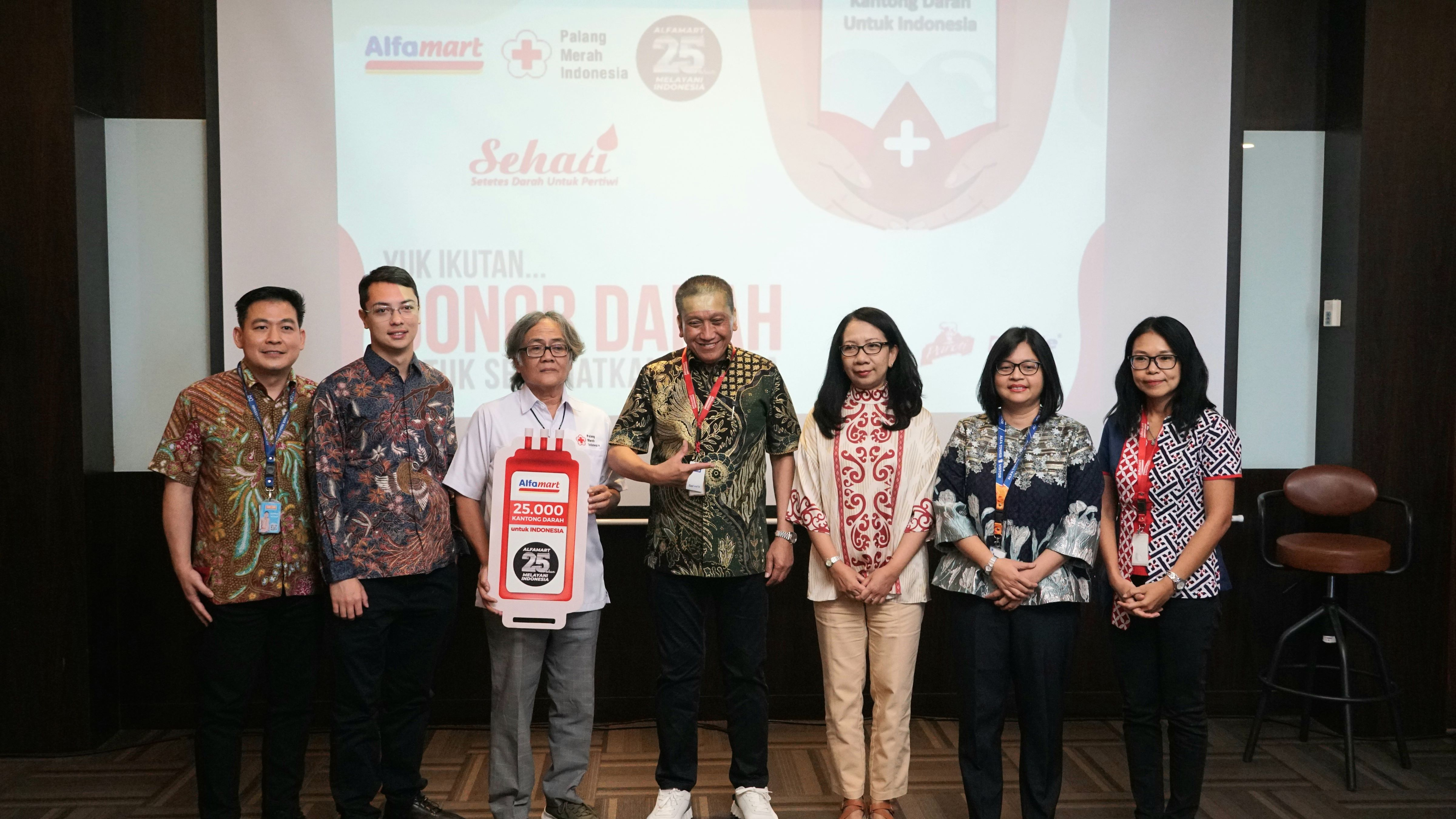News Banner Bantu Sesama, Alfamart Kumpulkan 25.000 Kantong Darah di Ulang Tahun ke-25