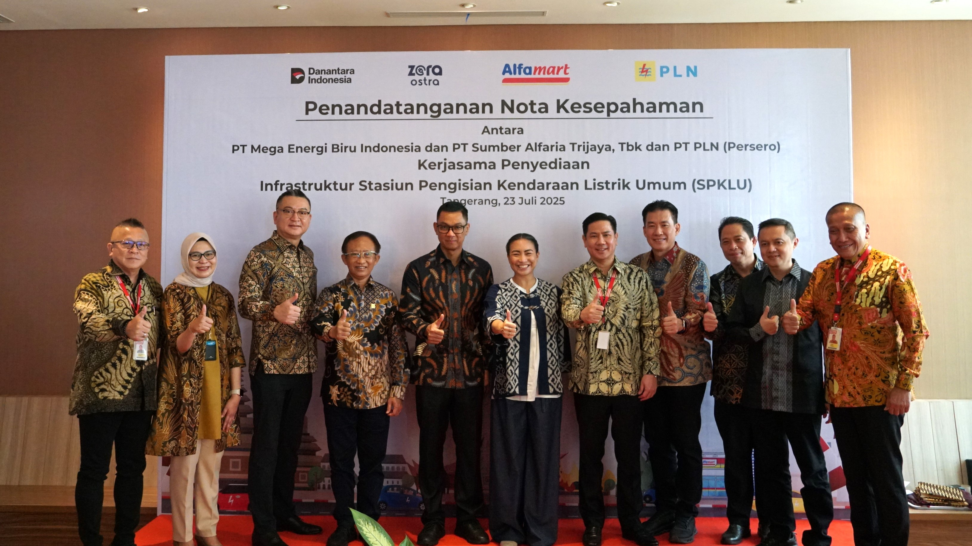 News Banner PLN, MEBI, dan Alfamart Kolaborasi Kembangkan Infrastruktur SPKLU di Lokasi Strategis se-Indonesia