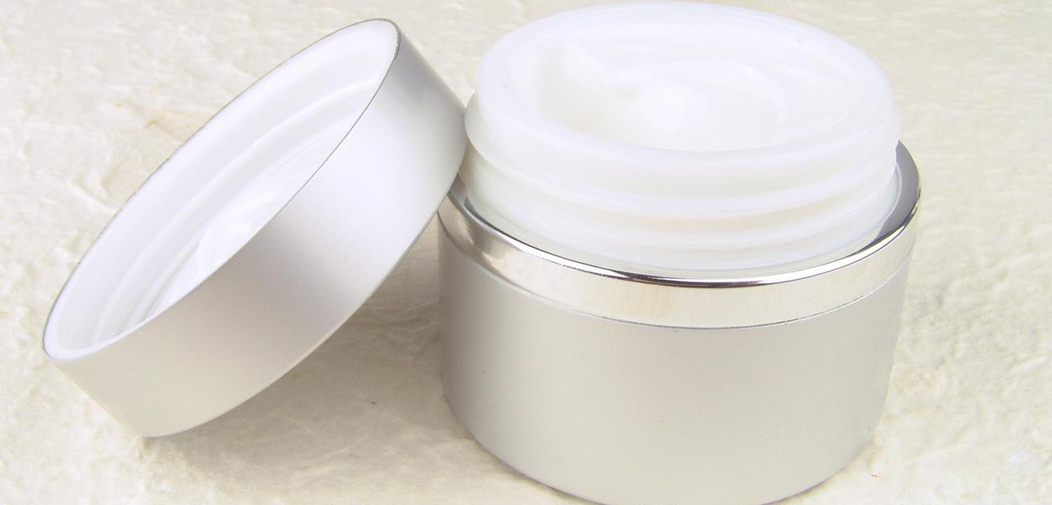 News Banner Rekomendasi Pelembab Wajah Berkualitas Untuk Merawat Kecantikan Anda