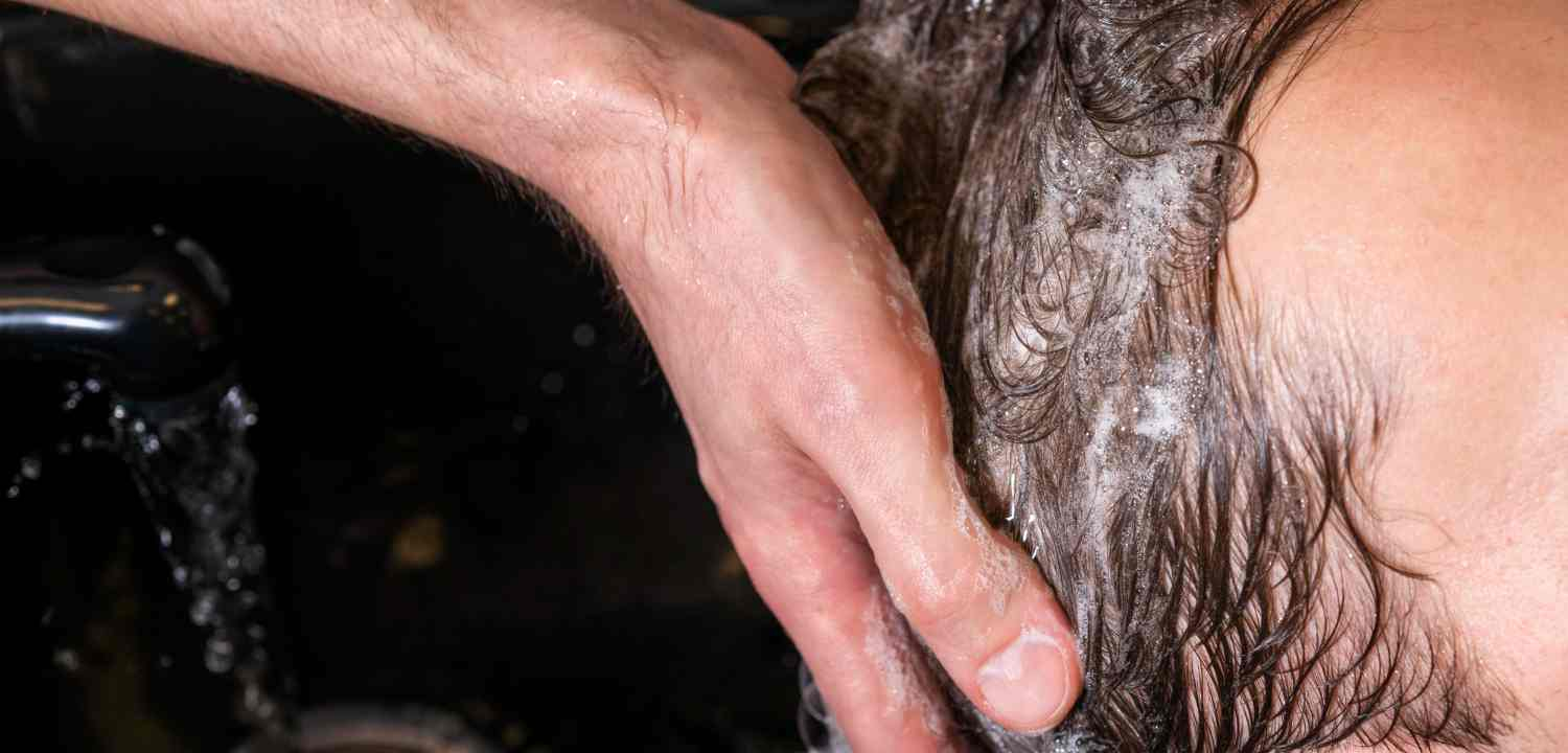 News Banner 3 Rekomendasi Produk Shampo Anti Ketombe Yang Wajib Anda Coba