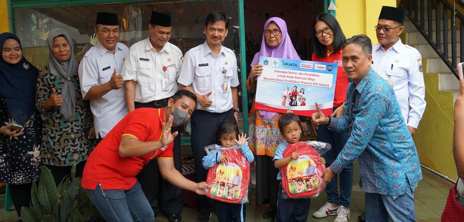 News Banner Dukung Generasi Maju, SGM Eksplor dan Alfamart Bantu 5000 Anak PAUD dari Sabang—Merauke