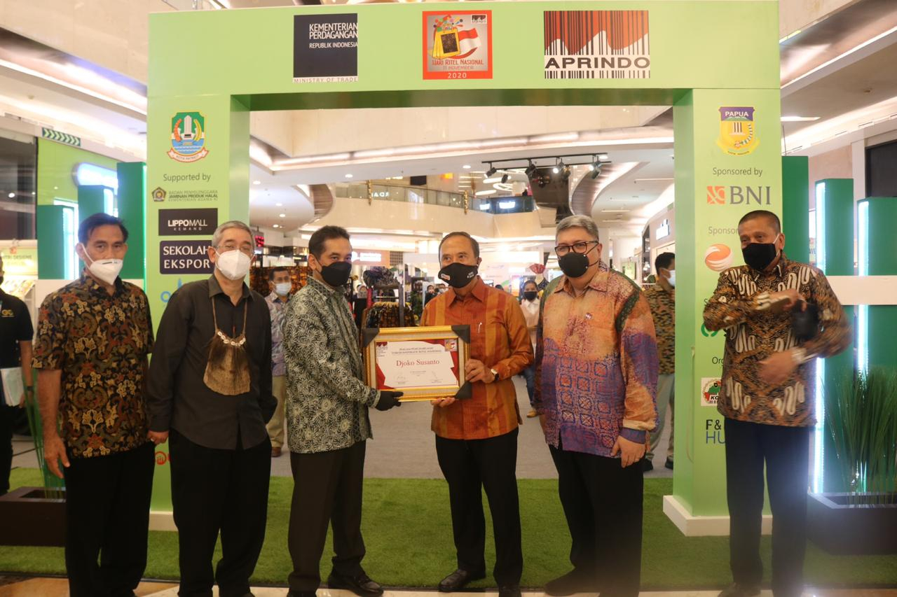 News Banner Aprindo Apresiasi Founder Alfamart Sebagai Tokoh Inspiratif Ritel Nasional