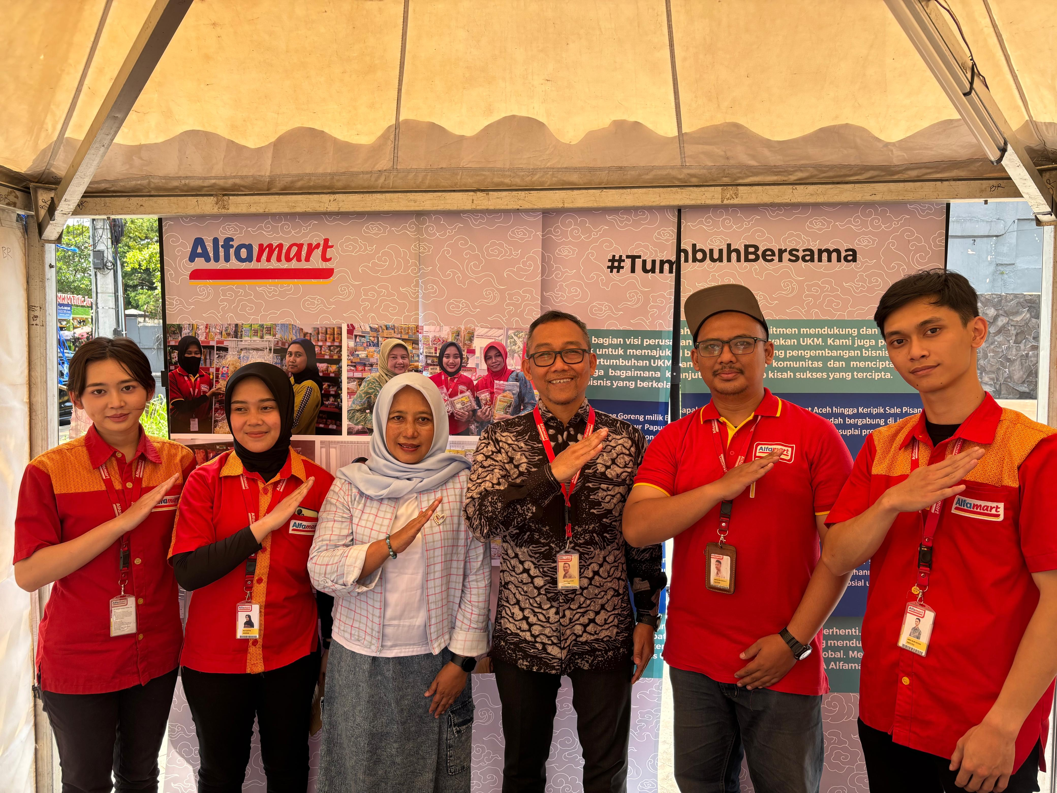 News Banner Produk UMKM Lokal Binaan Alfamart Tampil di Acara KUMITRA Kementerian UMKM